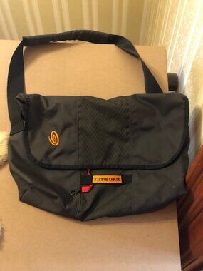 Crumpler large messenger bag